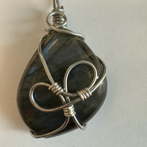 Beautiful LABRADORITE pendant with gorgeous flashing - Picture 6 of 9